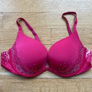 VICTORIA’S SECRET Valentine’s Push Up Bra